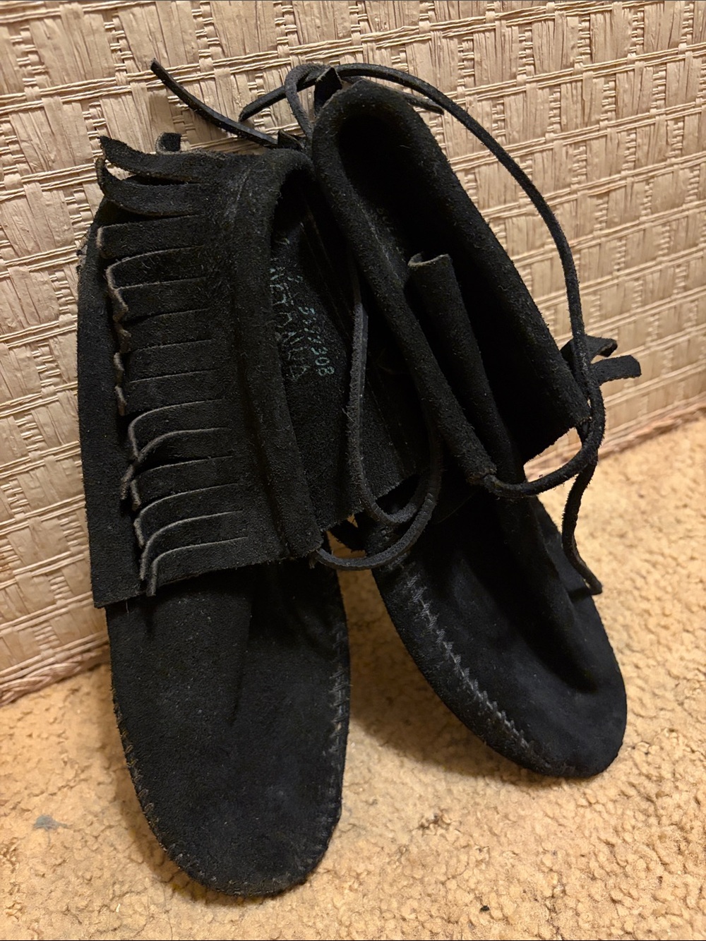 Minnetonka Women’s Black Suede Fringe Moccasin Lace-Up Shoes
